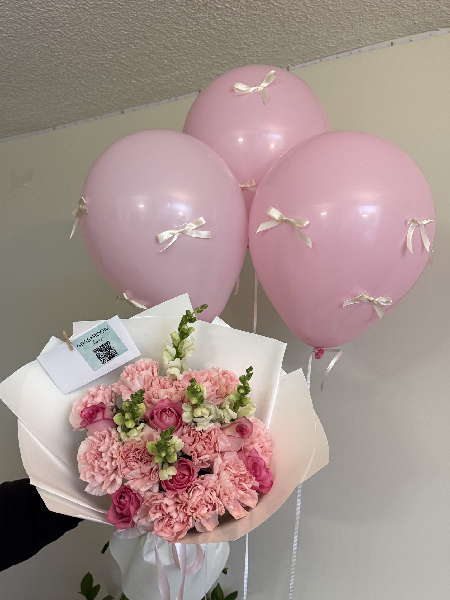 Carnation & Bow Balloon Set