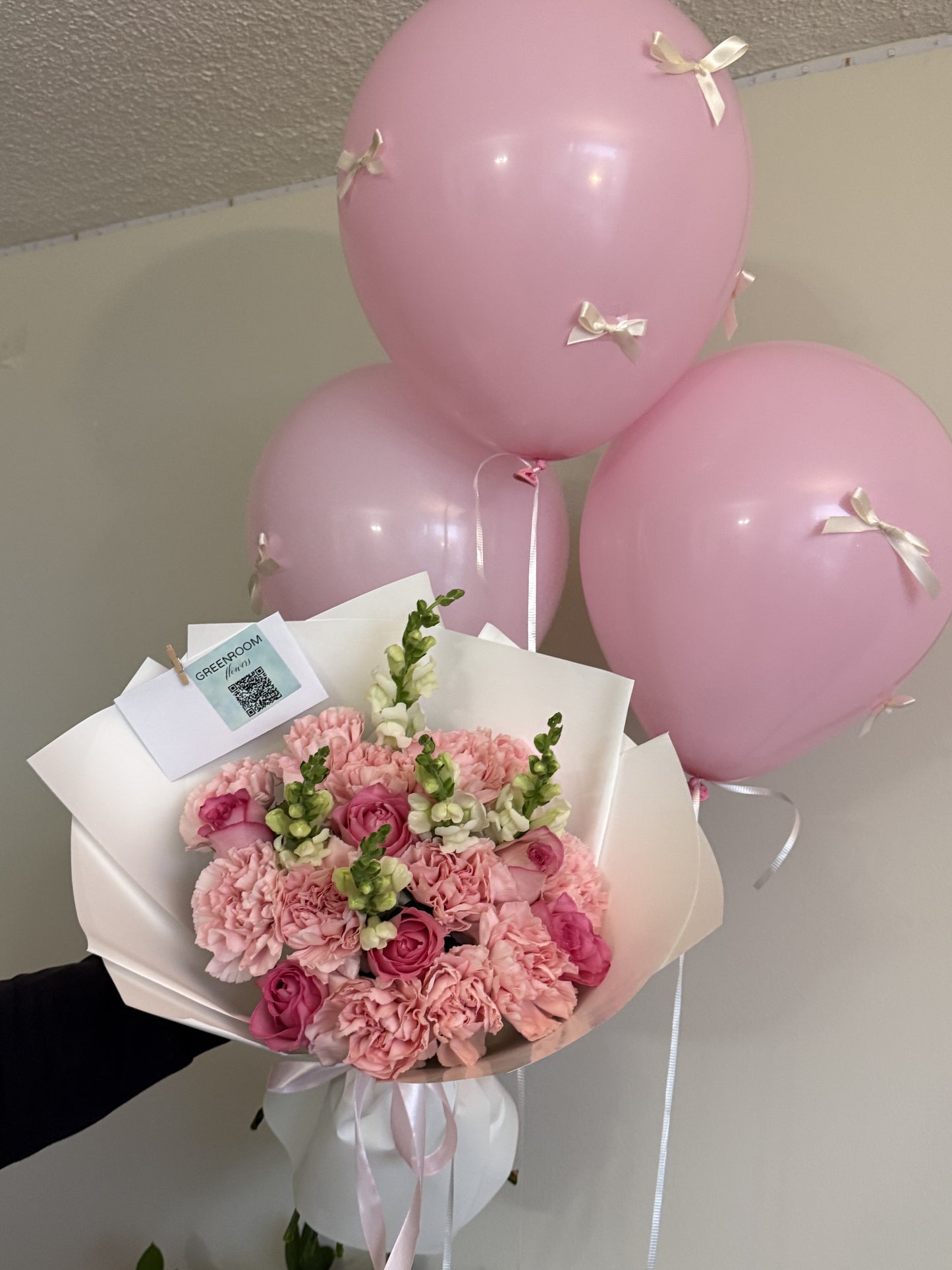 Carnation & Bow Balloon Set