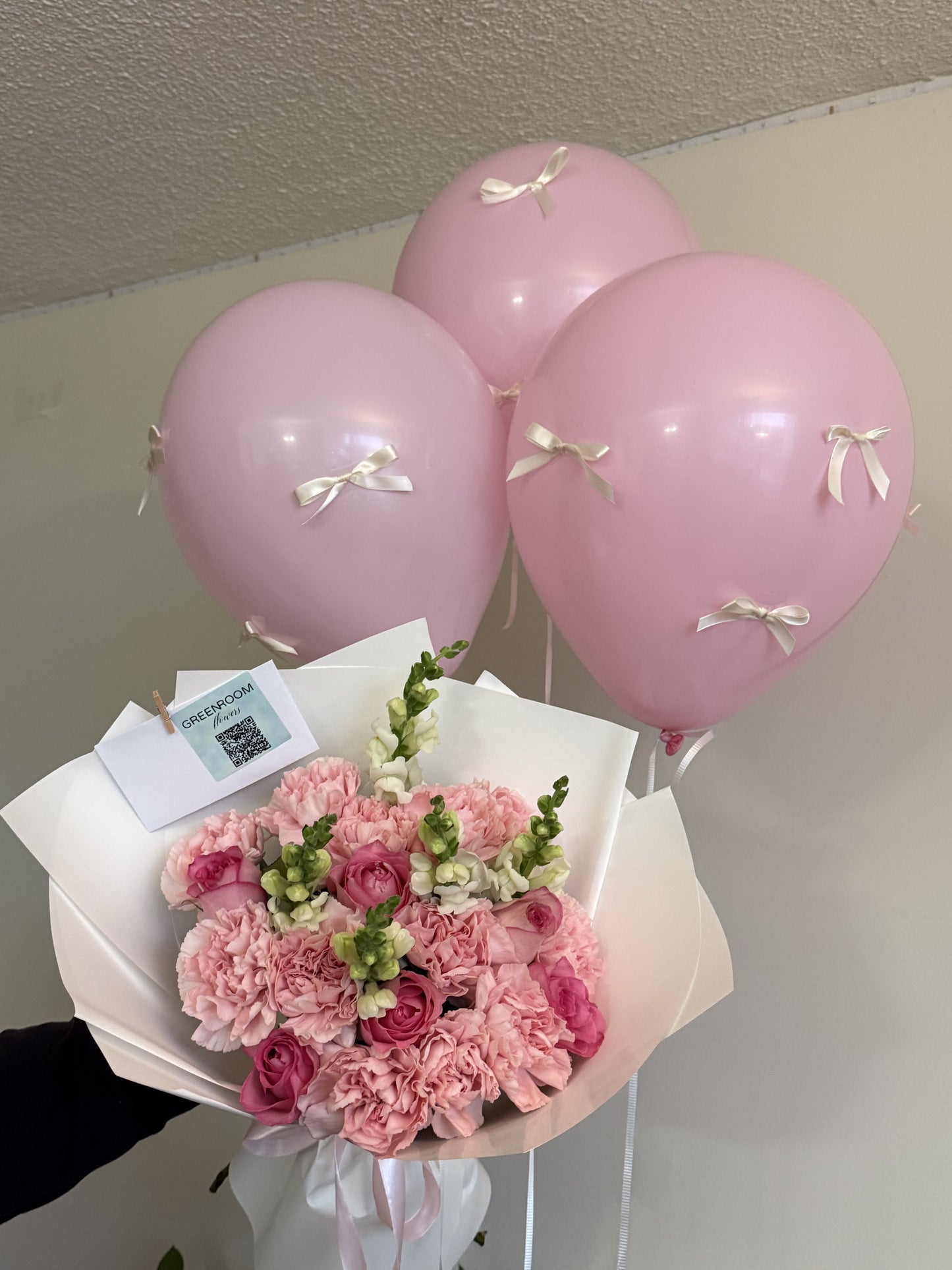 Carnation & Bow Balloon Set